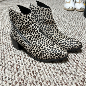 Woman’s‎ booties